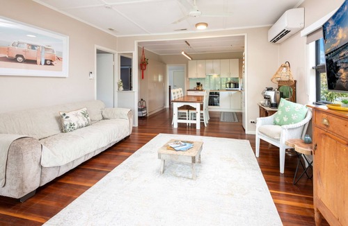 Torquay House | Central Torquay Treasure Close To Beach - CoastHM