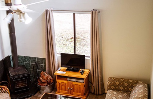 Nannup Cottage | Chalet 2: Horse friendly, great access to bush riding, electric fenced roundyard