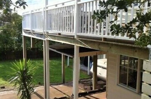 Sorrento House | Champagne Decking Sorrento a few minutes walk to town and beaches