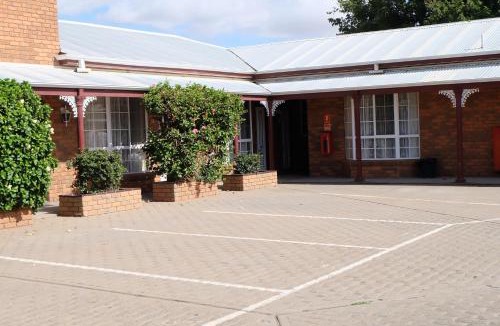 Cobram Hotel | Charles sturt motor inn
