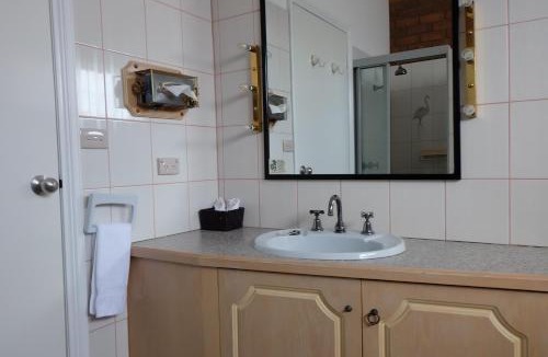 Cobram Hotel | Charles sturt motor inn