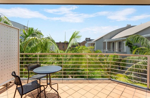 Chippendale Apartment | Charming 1-Bed Apartment Close to Shops and Parks