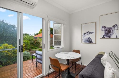 Bald Hills House | Charming 1-Bed Cottage with Garden Retreat