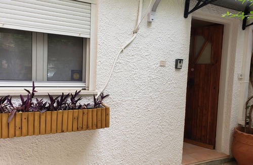 Glyfada Apartment | Charming 1-bedroom apartment with WiFi and AC in lovely Glifada