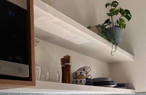 Scotts Head Apartment | Charming 1 bedroom apartment by the sea - 4 mins from everything