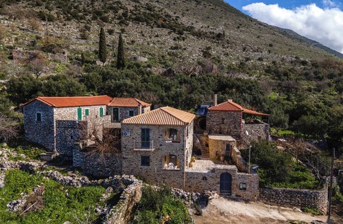 Thalames Apartment | Charming 2-bedroom apartment with WiFi, AC in lovely Nomitsi
