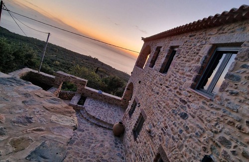 Thalames Apartment | Charming 2-bedroom apartment with WiFi, AC in lovely Nomitsi