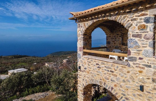 Thalames Apartment | Charming 2-bedroom apartment with WiFi, AC in lovely Nomitsi