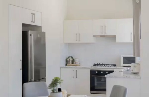 Thornlie Cottage | Charming 2-bedroom spacious family cottage with AC, Wi-Fi in soothing Thornlie