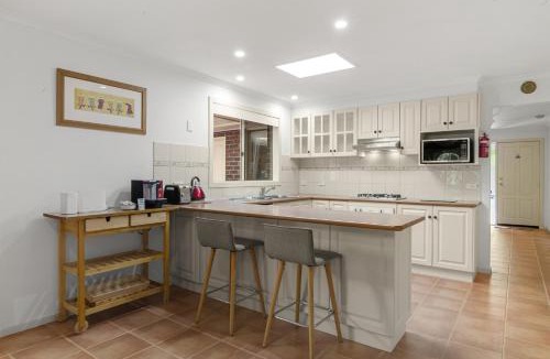 Werribee House | Charming 3-Bed Family Home with Amazing Garden