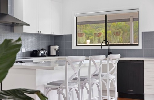 Repton House | Charming 3-bedroom house in enchanting Repton with AC, WiFi