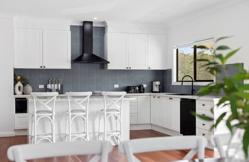 Repton House | Charming 3-bedroom house in enchanting Repton with AC, WiFi