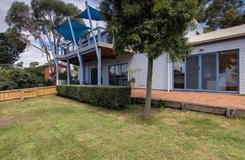 Dromana House | Charming 4-bedroom house in Dromana with AC, WiFi