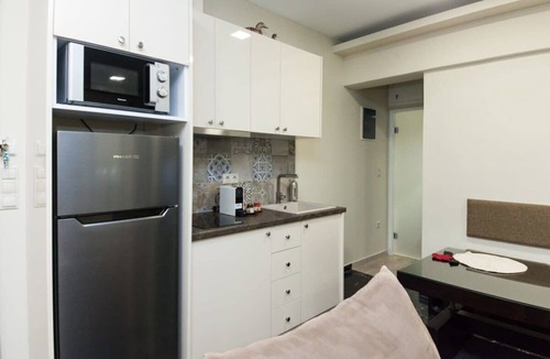 Kallithea Apartment | Charming Athinas House with Modern Touches