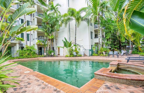 Cairns North Apartment | Charming Cairns Retreat, Perfect Location