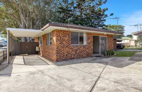 Urunga House | Charming Coastal Retreat: Modern Unit in Urunga with Easy Lido & beach Access