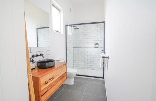 Highton House | Charming Highton Hideaway between CBD and Surf Coast