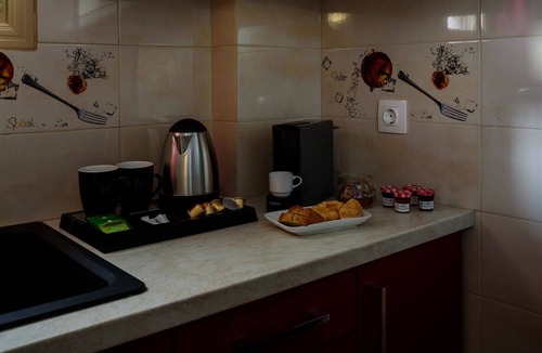 Tholos House | Charming House in the Heart of Oia, Private Jacuzzi, Spacious Yard and Kitchen