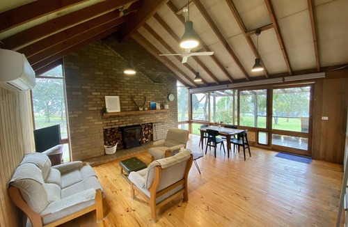 Briagolong Cabin | Charming off-grid cabin with room to explore