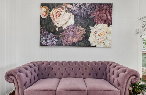 Mundingburra Apartment | Charming Queenslander Retreat in Leafy Mundingburra – Private Upstairs Stay