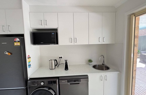 Culburra Beach Bed & Breakfast | Charming Room in a bed & breakfast with AC, WiFi in beautiful Culburra Beach