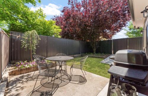 Bathurst Apartment | Charming Studio for Two in the Heart of Bathurst