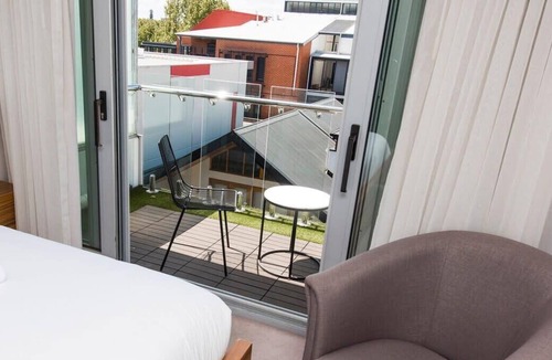 Perth Apartment | Charming Studio with Rooftop Terrace