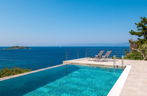 Katsimatika Villa | Charming Villa with 20m Infinity Pool & Sea Views near Beach