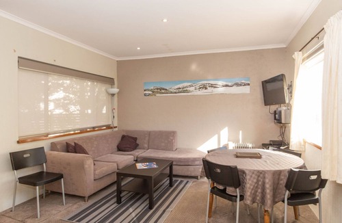 Jindabyne House | Charvel - 1/35 Gippsland Street