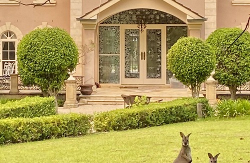 Burrill Lake House | Chateau Morrow - luxurious accommodation with access to the beach