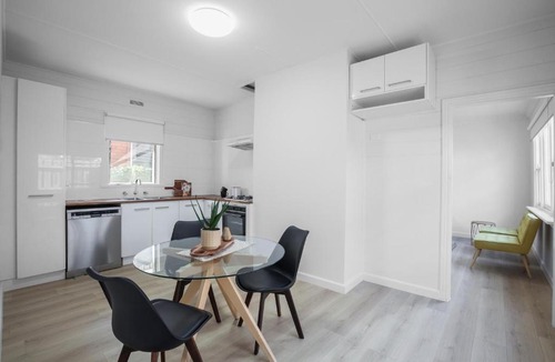 Moonee Ponds Apartment | Cheerful 2-Bedroom Home in Moonee Ponds