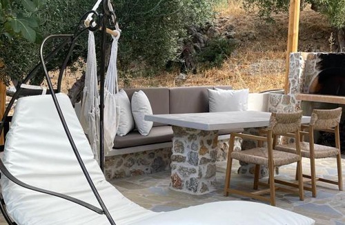 Pefki Apartment | Chelidonofolia