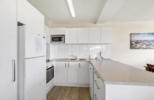 Kings Beach Apartment | Cheltenham Apartments Unit 7 40 King St