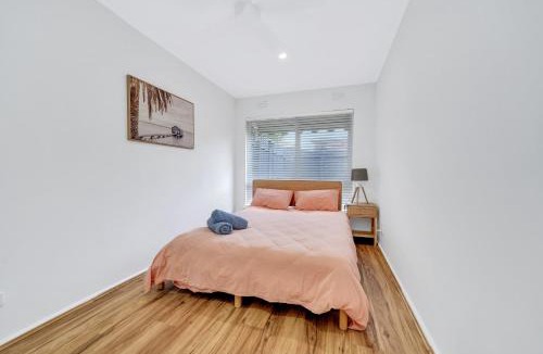 Cheltenham Apartment | Cheltenham Delight - Renovated Two Bedroom Unit