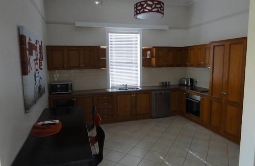 Cheltenham House | Cheltenham House: 3 bedroom, 2 bathroom renovated villa