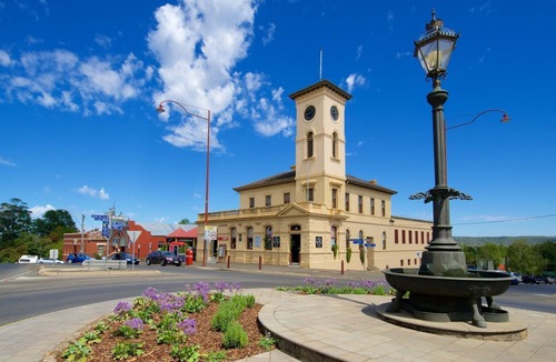 Daylesford Apartment | Chestnut Daylesford-Log fire place, spa bath and close to all of Daylesford's attractions