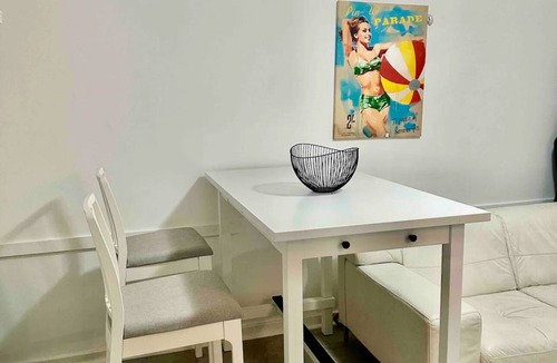 Perth Central Business District Apartment | Chic 1-bedroom apartment with AC and WiFi in fabulous Perth