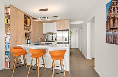 Teneriffe Apartment | Chic 2 bed/2 bath Apartment with City Views
