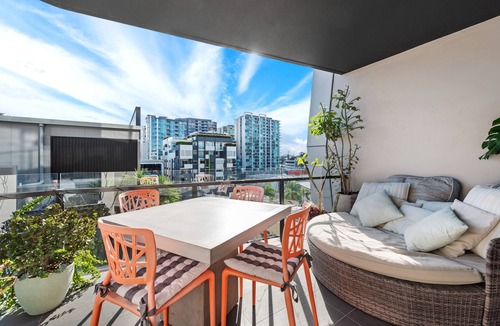 Teneriffe Apartment | Chic 2 bed/2 bath Apartment with City Views