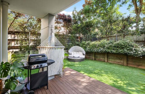 Dee Why Apartment | Chic 2-Bed Dee Why Haven with Backyard & BBQ