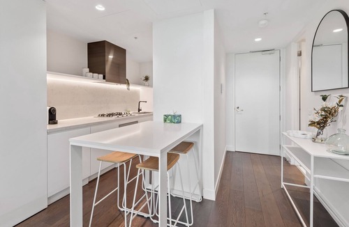 South Yarra Apartment | Chic 2-Bed with Free Parking in South Yarra