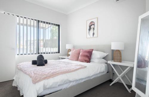 Attadale Apartment | Chic Exec 2bdr 2bath -river,freo,parking,ac