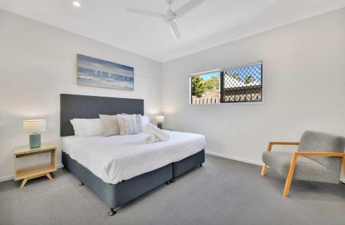 Scarborough House | Chic Family Friendly 4BR Retreat Near Redcliffe