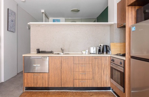 Chippendale Apartment | Chic Inner-City 1 Bedroom with Private Balcony