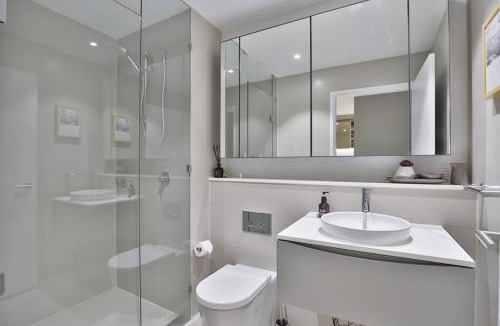 Chinatown Apartment | Chic Zenith Retreat -Vista丨Skylight丨Parking