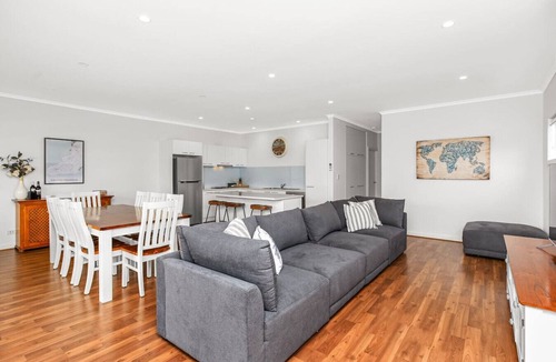 Hayborough Apartment | Chiton Views - 19A Albatross Ave, Chiton