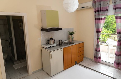 Kallithea House | Chris Apartments