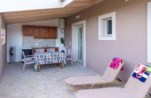 Esperion Apartment | Christiana's Cottage