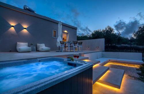 Platanos House | Christini Secrets