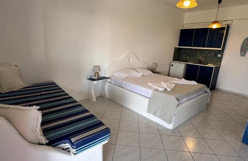 Adamas Bed & Breakfast | Christos rooms milos